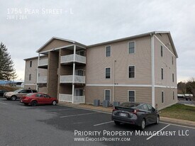 1754 Pear St in Harrisonburg, VA - Building Photo