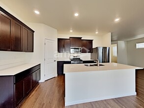 2323 NW Matteo Dr in McMinnville, OR - Building Photo - Building Photo