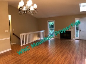 44 Pine Ridge Trl in Avery Creek, NC - Building Photo - Building Photo