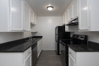 Royal Village Apartments in San Diego, CA - Building Photo - Building Photo