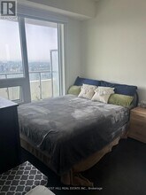 2221 Yonge St in Toronto, ON - Building Photo - Building Photo