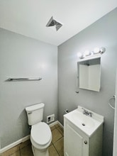 5744A N 65th St in Milwaukee, WI - Foto de edificio - Building Photo