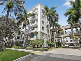 2421 NE 65th St, Unit 22 in Fort Lauderdale, FL - Building Photo