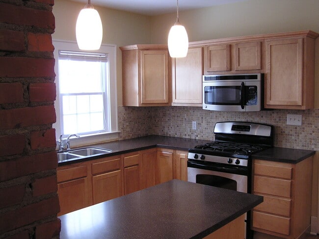 425 Roosevelt Ave in Syracuse, NY - Foto de edificio - Building Photo