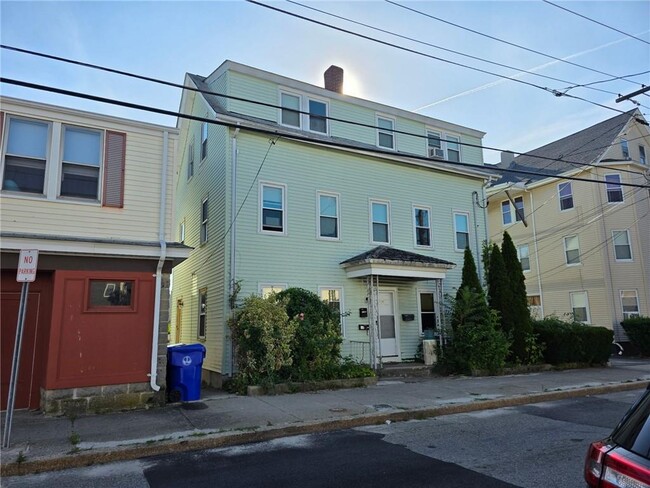 230 Washington St in Central Falls, RI - Building Photo - Building Photo