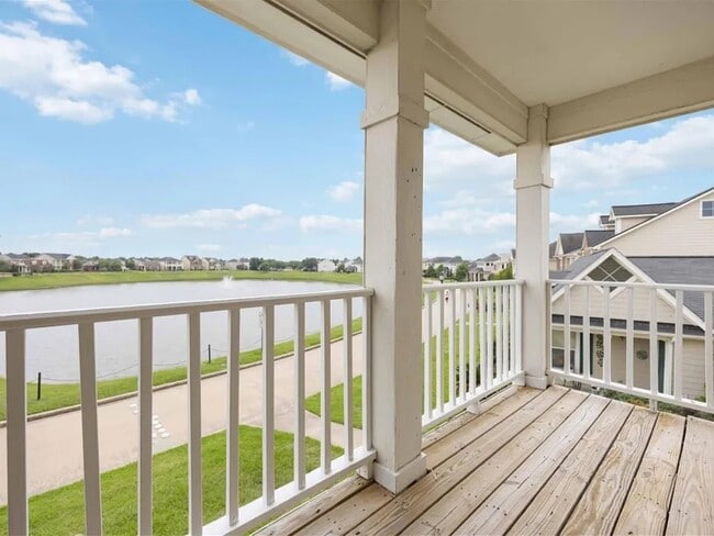 property at 20827 Settlers Lake Cir N