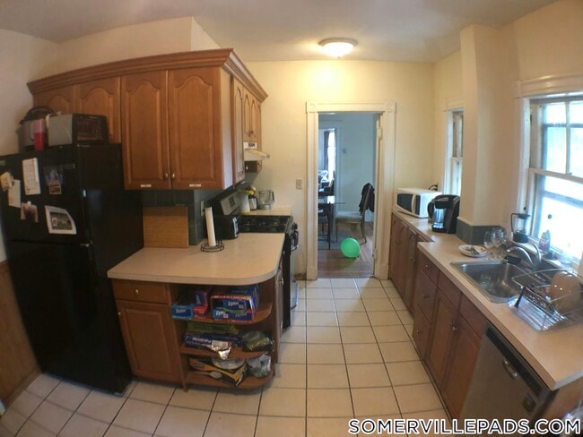 14 Curtis Ave, Unit 2 in Somerville, MA - Foto de edificio - Building Photo