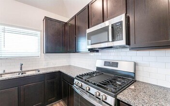 1310 Ponderosa Pne Dr in Rosharon, TX - Building Photo - Building Photo