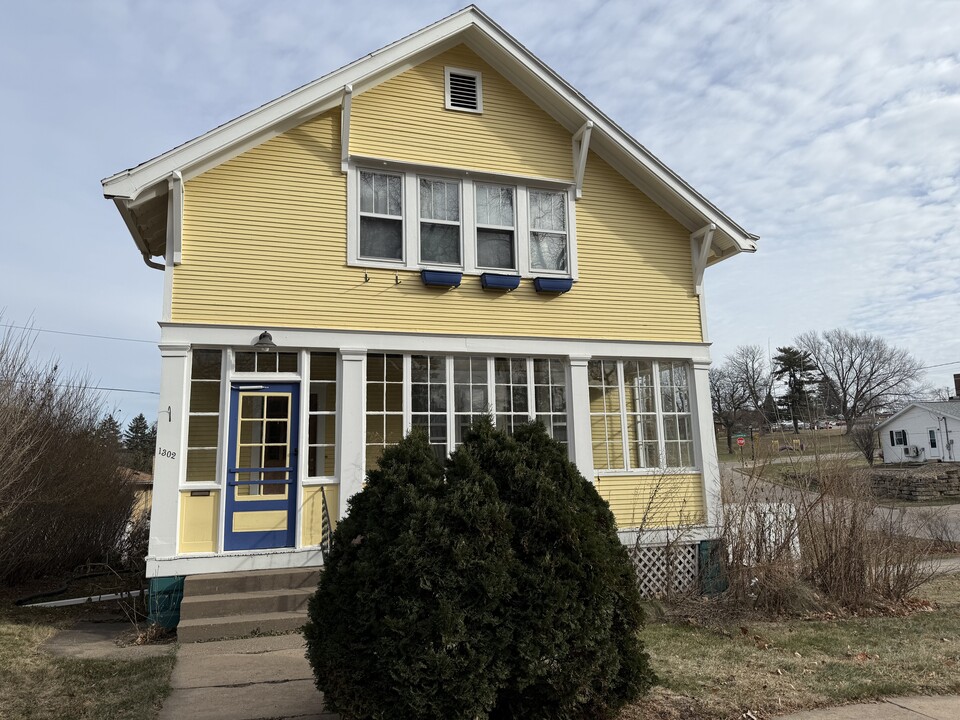 1302 Atlantic St in Dubuque, IA - Building Photo