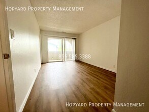 1073 Kottinger Dr in Pleasanton, CA - Building Photo - Building Photo