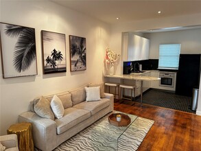 736 13th St in Miami Beach, FL - Building Photo - Building Photo