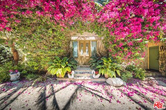 6766 Portshead Rd in Malibu, CA - Building Photo - Building Photo