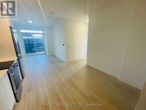 5105 Hurontario St in Mississauga, ON - Building Photo - Building Photo