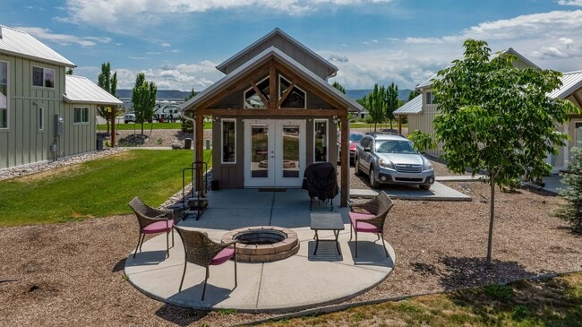 329 River Frontage Rd in Silt, CO - Building Photo - Building Photo