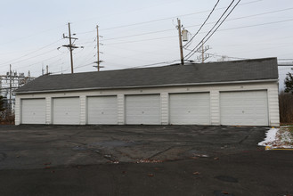 Surrey Park Apartments in Hudson, OH - Building Photo - Building Photo