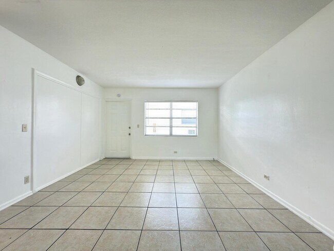 1172 W 34th St in Riviera Beach, FL - Building Photo - Building Photo