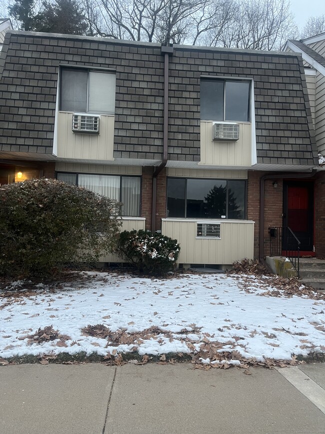 244 High Path Rd in Windsor, CT - Building Photo - Building Photo