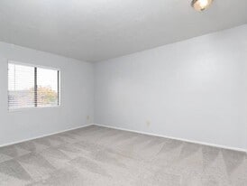 Fox Creek in Layton, UT - Building Photo