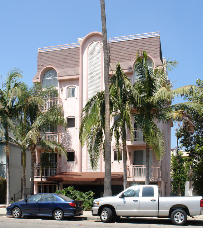 135 N Doheny Dr in West Hollywood, CA - Building Photo - Building Photo