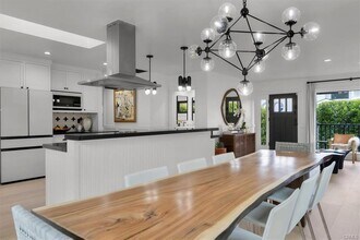 1012 10th St in Manhattan Beach, CA - Building Photo - Building Photo
