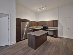 Canopy West River Phase II in Tampa, FL - Foto de edificio - Building Photo