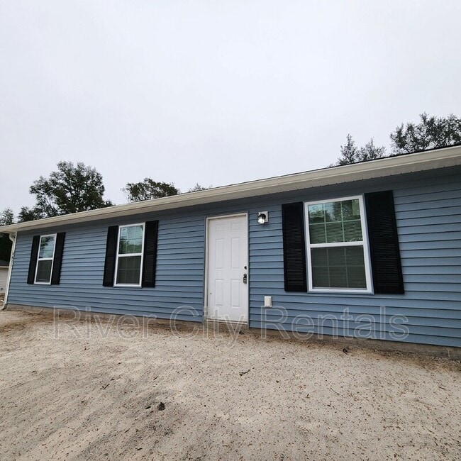 property at 5621 Overlook Dr E
