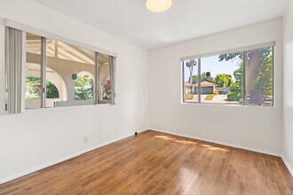 327 N Avon St in Burbank, CA - Building Photo - Building Photo