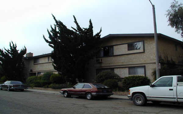 STECKEL DRIVE APARTMENTS in Santa Paula, CA - Foto de edificio - Building Photo