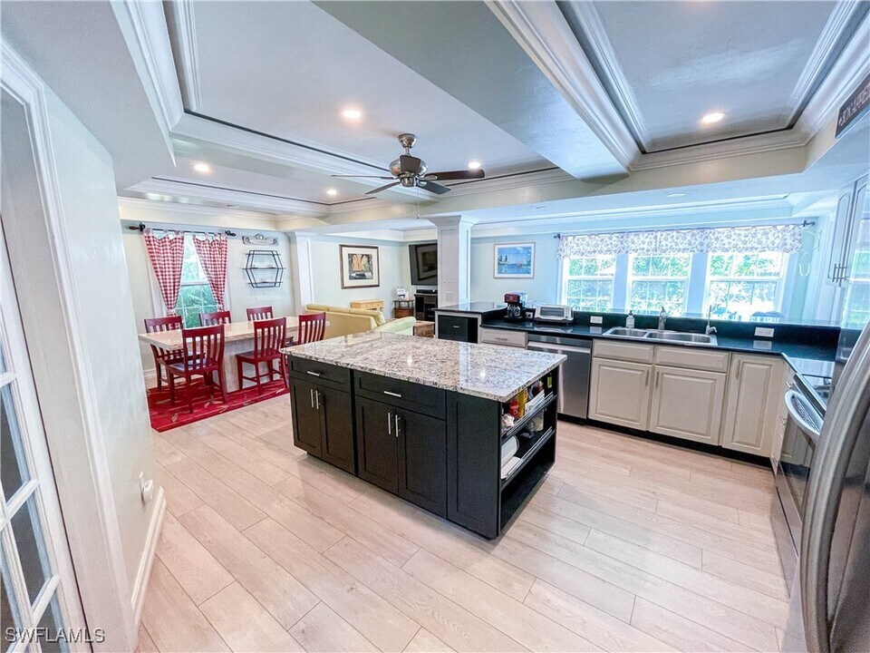 6130 Painted Leaf Ln in Naples, FL - Foto de edificio