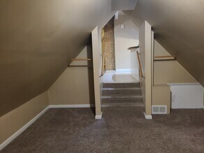 914 S Center St, Unit 3 in Bloomington, IL - Building Photo - Building Photo