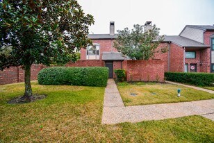 7447 Cambridge St in Houston, TX - Building Photo