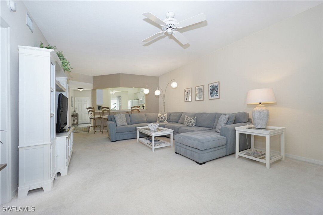 853 Tanbark Dr in Naples, FL - Foto de edificio