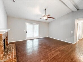 130 Warm Springs Cir in Roswell, GA - Building Photo - Building Photo