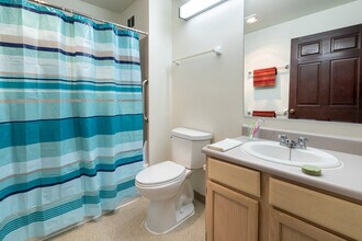 Cascade Court Apartments in Seattle, WA - Building Photo - Building Photo