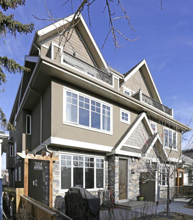 922 3rd Ave NW in Calgary, AB - Building Photo - Primary Photo