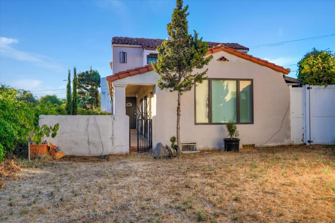 366 S Crescent Heights Blvd in Los Angeles, CA - Building Photo