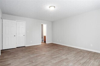 9211 Fairway Ct in Riverdale, GA - Building Photo - Building Photo