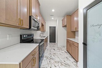 2015 Zuefeldt Dr in Arlington, TX - Building Photo - Building Photo