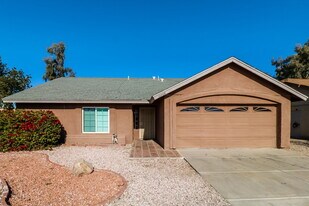 10258 W Pasadena Ave in Glendale, AZ - Building Photo