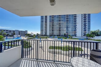 531 N Ocean Blvd in Pompano Beach, FL - Foto de edificio - Building Photo
