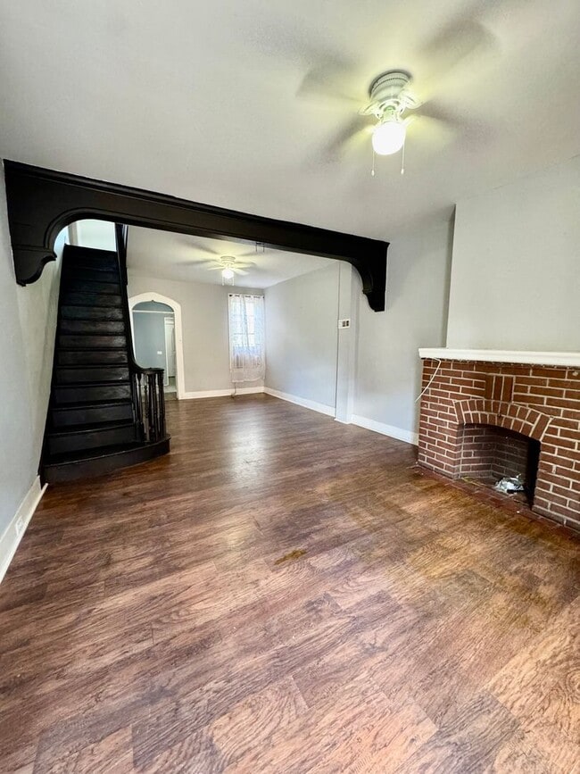 property at 2082 E Monmouth St