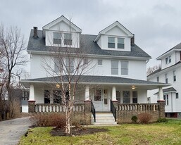 2409 Woodmere Dr in Cleveland Heights, OH - Building Photo