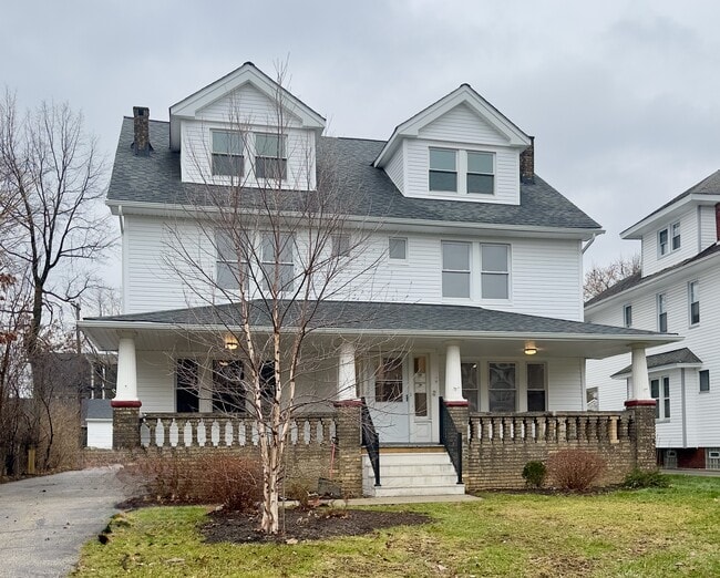 property at 2409 Woodmere Dr