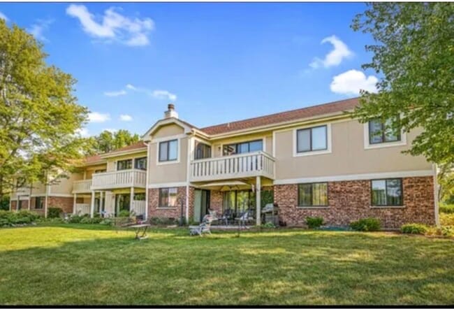 1022 Boxwood Ct in Wheeling, IL - Building Photo - Building Photo