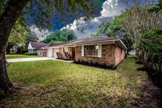 2110 Wycliffe Dr in Houston, TX - Building Photo - Building Photo