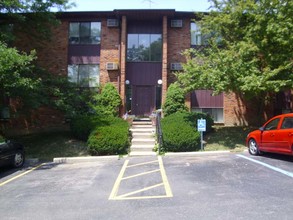 Village East Apartments in Lake Orion, MI - Building Photo - Building Photo