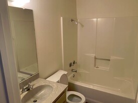 9112 Woodgate Cir E in Woodway, TX - Building Photo