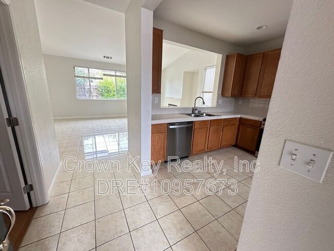 13425 Baywood Way in Lathrop, CA - Building Photo - Building Photo