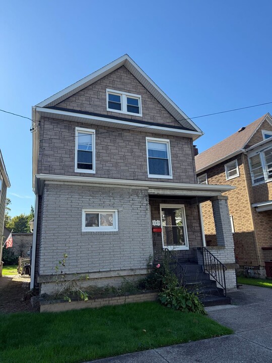1147 W 22nd St in Erie, PA - Building Photo