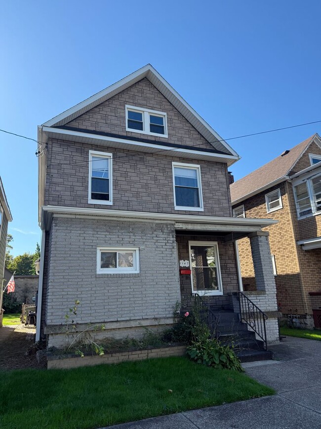 property at 1147 W 22nd St